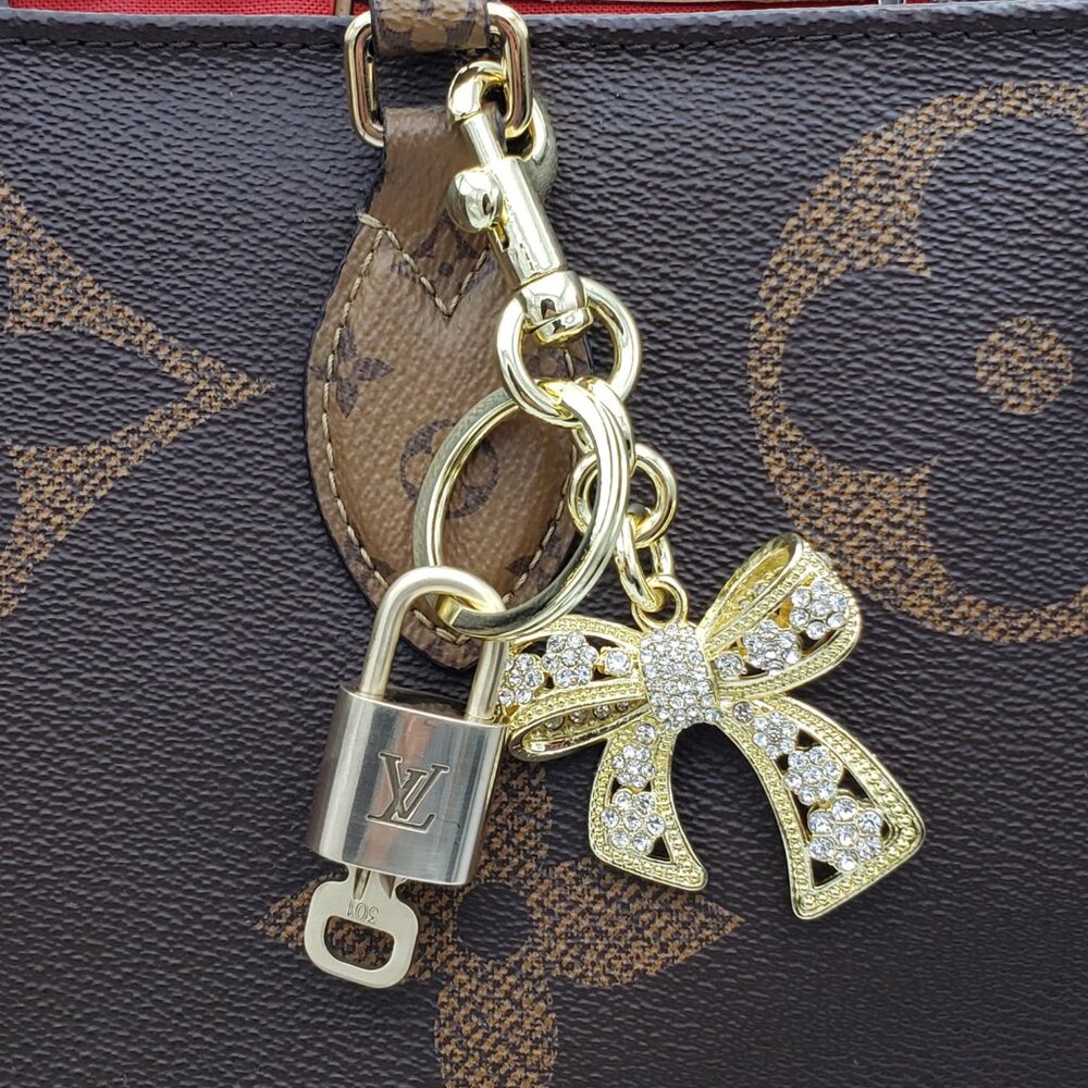 Louis Vuitton Gold Lock & Key 🔑 Authentic LV Unbranded Ribbon Keychain Charm - Picture 10 of 11